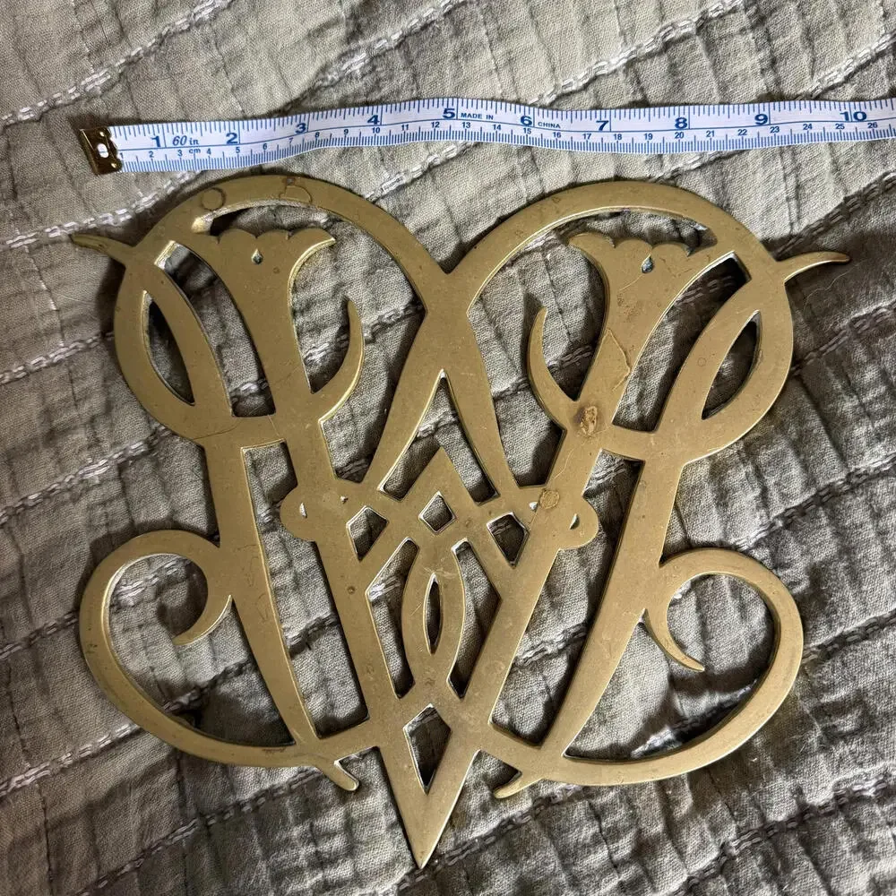 Vintage Colonial Williamsburg Queen Anne Cypher solid brass footed‎ trivet